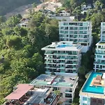 Spacious Apartment With Ocean View & Jacuzzi