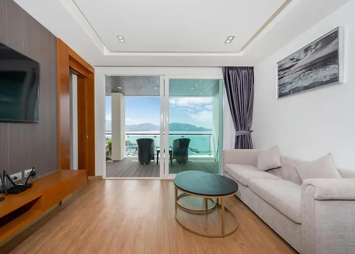 Spacious Apartment With Ocean View & Jacuzzi