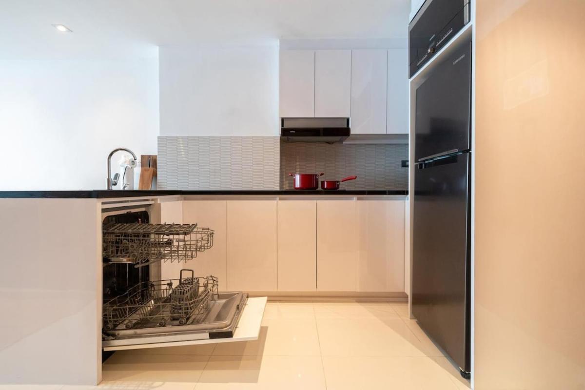 Spacious With Ocean View & Jacuzzi Apartment Patong
