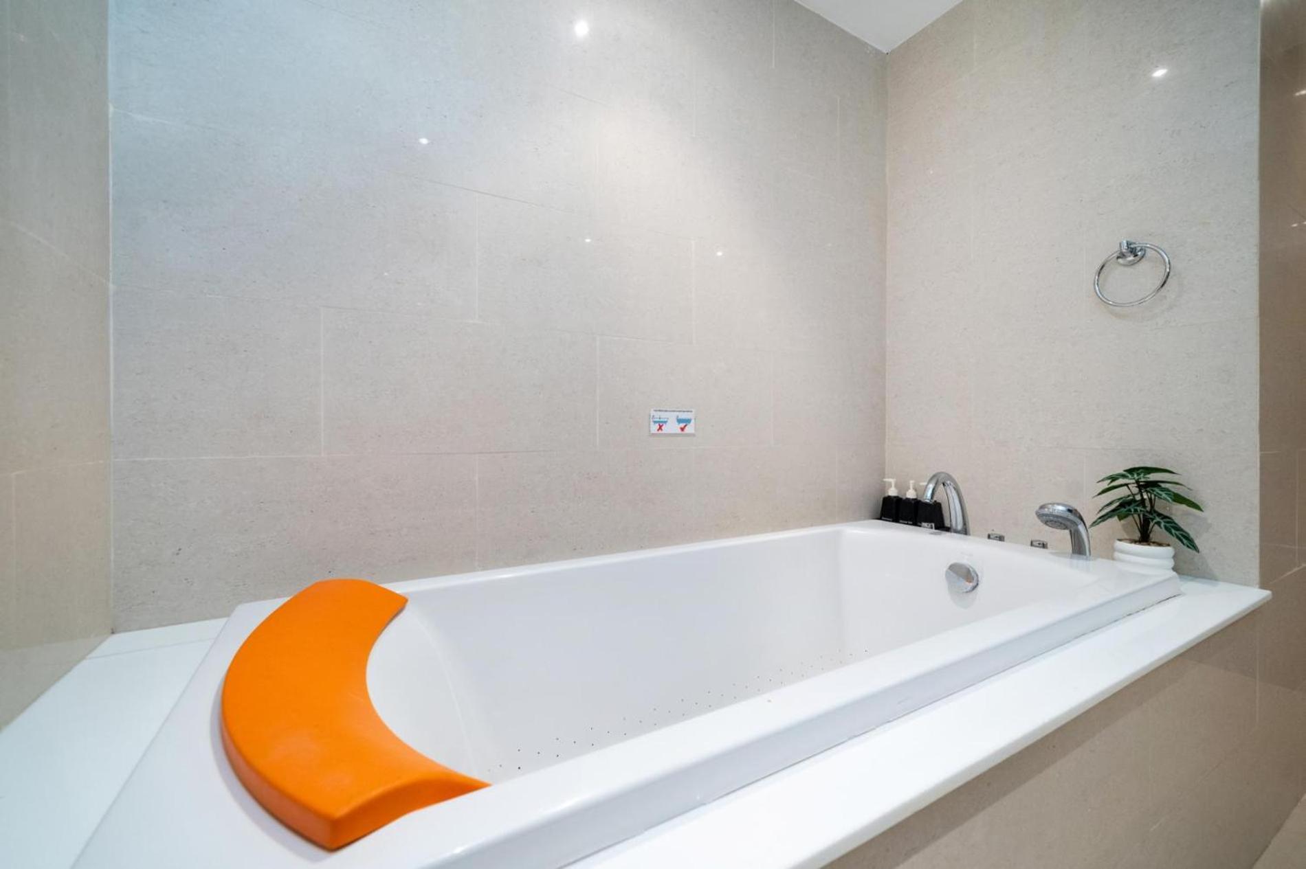 Apartment Spacious With Ocean View & Jacuzzi Patong