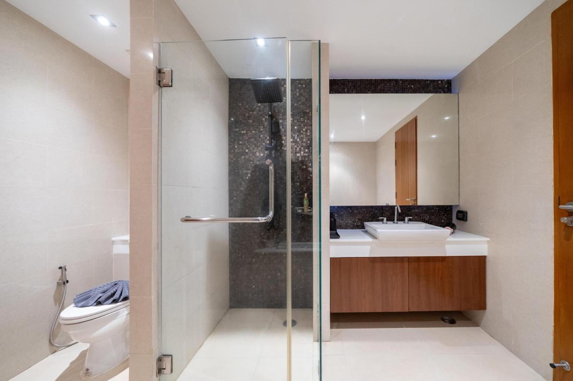 Spacious With Ocean View & Jacuzzi Apartment