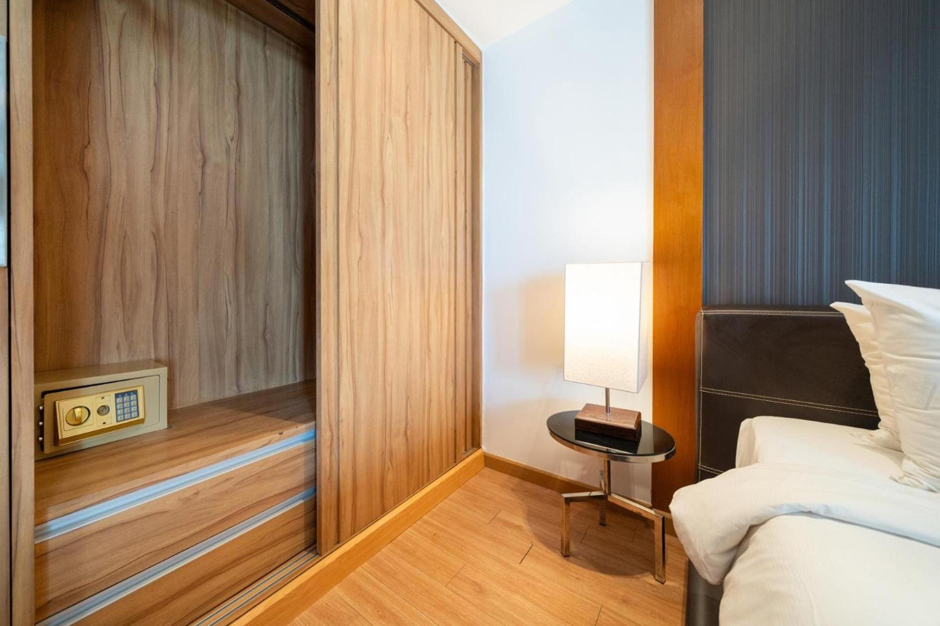 Spacious With Ocean View & Jacuzzi Apartment