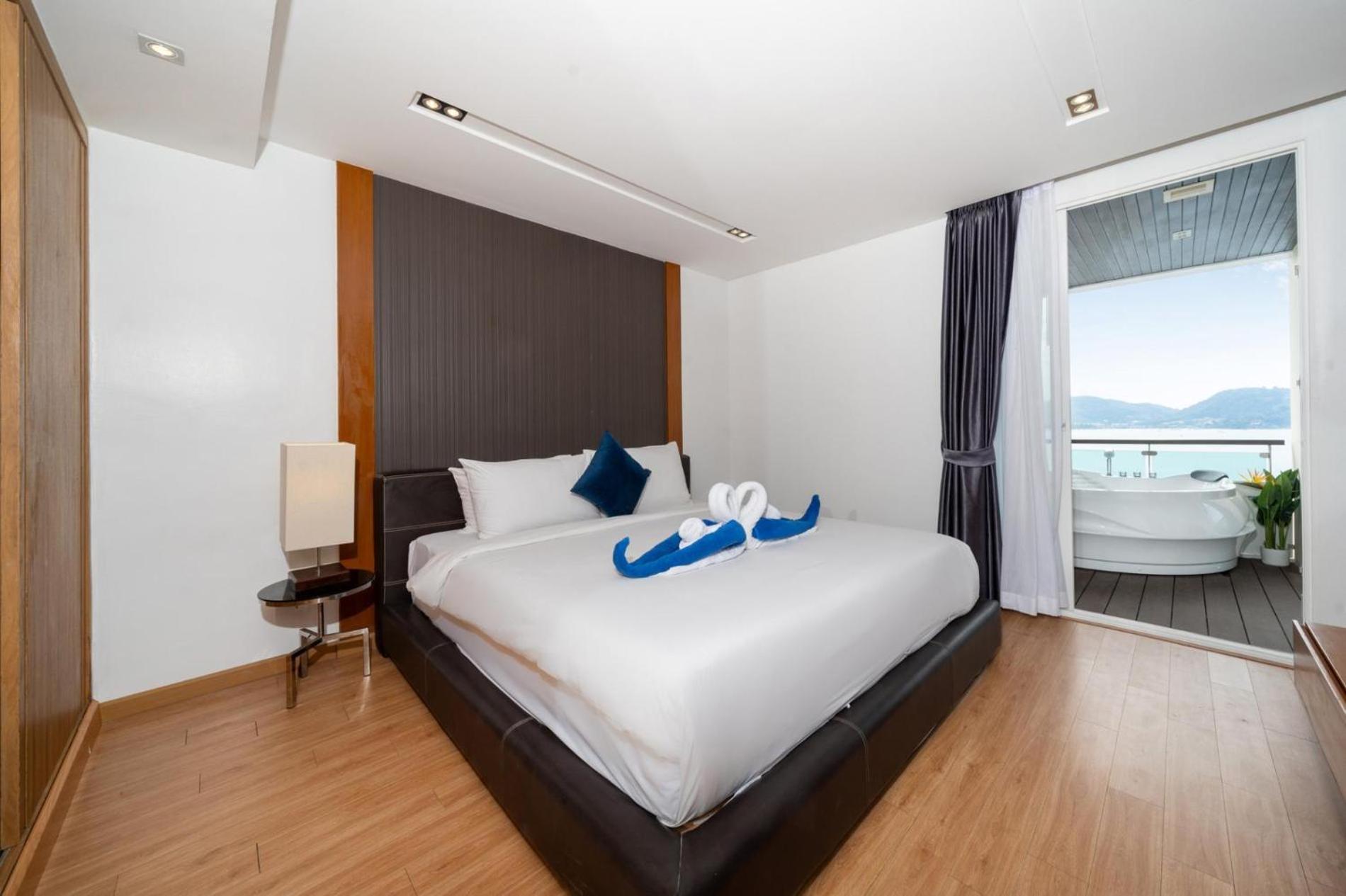 Spacious With Ocean View & Jacuzzi Apartment *